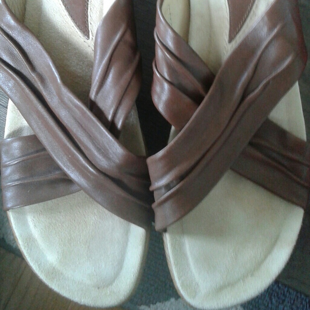 Dansko sz 40 brown Sandals.